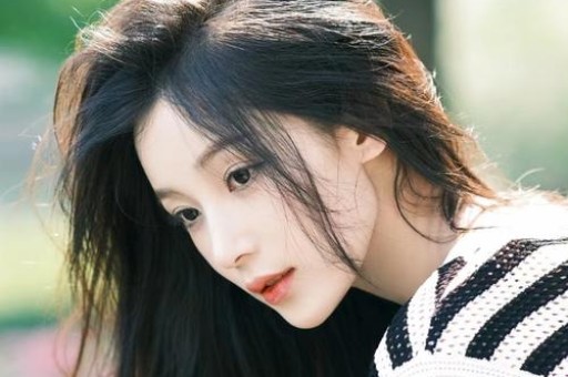 MC Mong爆料：知名女演员与争议人物秘密恋情曝光网友热议！