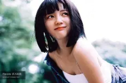 德云社孙越近期陷入耍大牌争议事发停车场路人偶遇上前问好索要签名虽口头应声却未停下脚步径直上车离开这段视频流出后引发网友