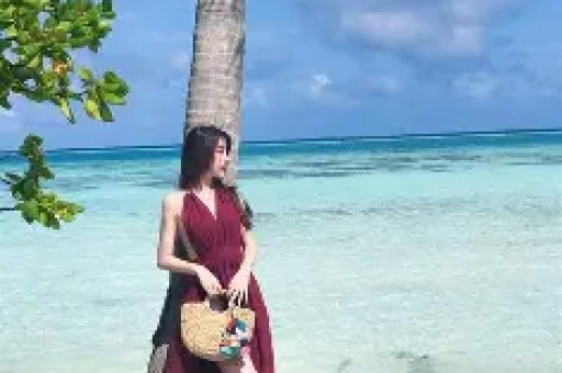 “黄总”邀约女子进包间后续：网友质疑是剧本女子发声否认官方介入更多详细曝光